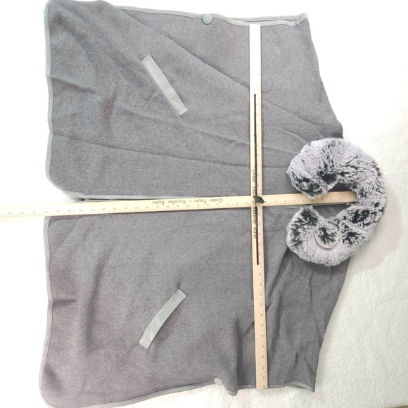 Chicos Cardigan Womens Size Medium Gray Fur Collar Cape Shawl Poncho Sweater Zip - Picture 6 of 6
